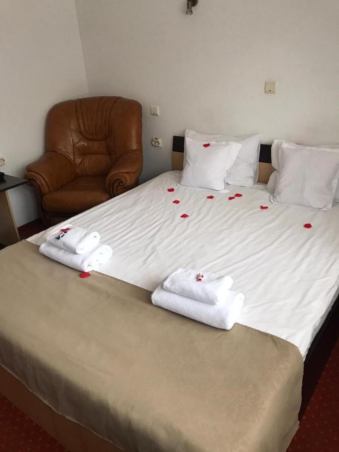 Flora Alpina Hotel Azuga Luaran gambar