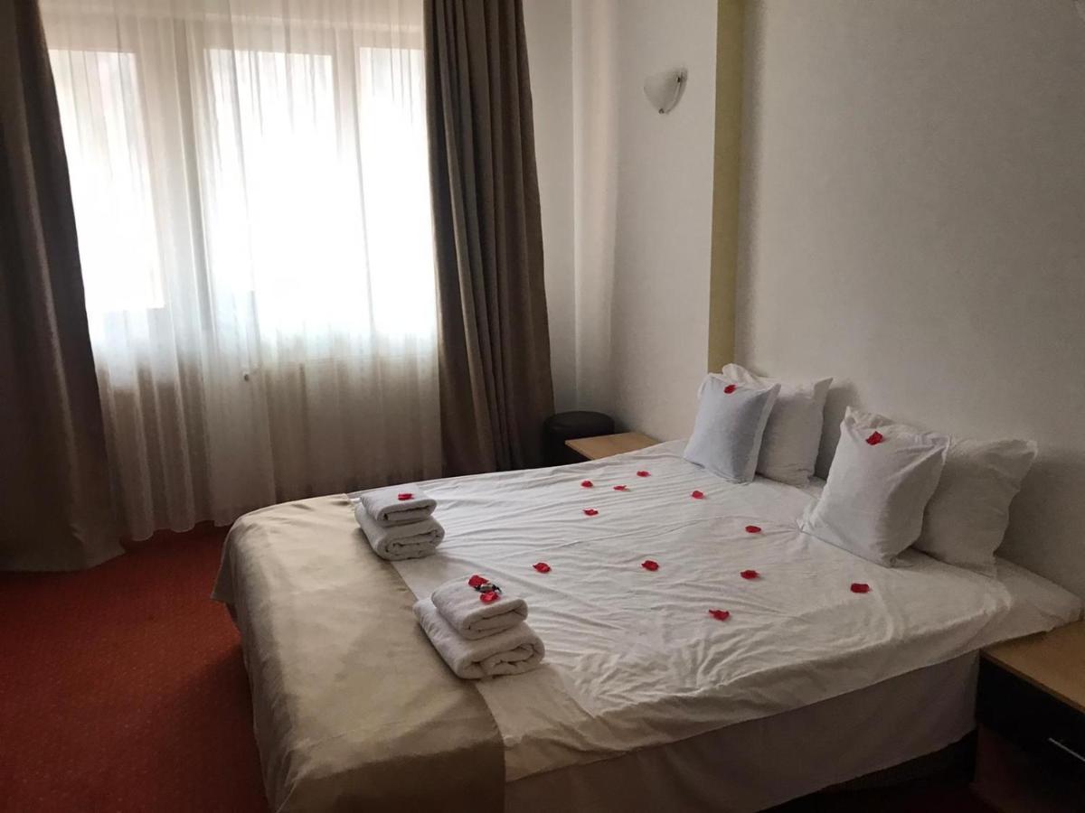Flora Alpina Hotel Azuga Luaran gambar