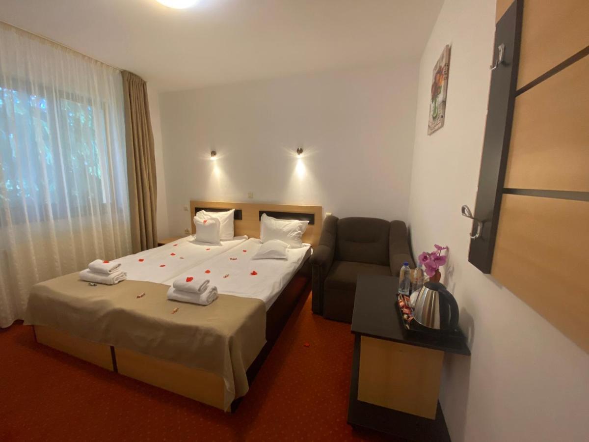 Flora Alpina Hotel Azuga Luaran gambar