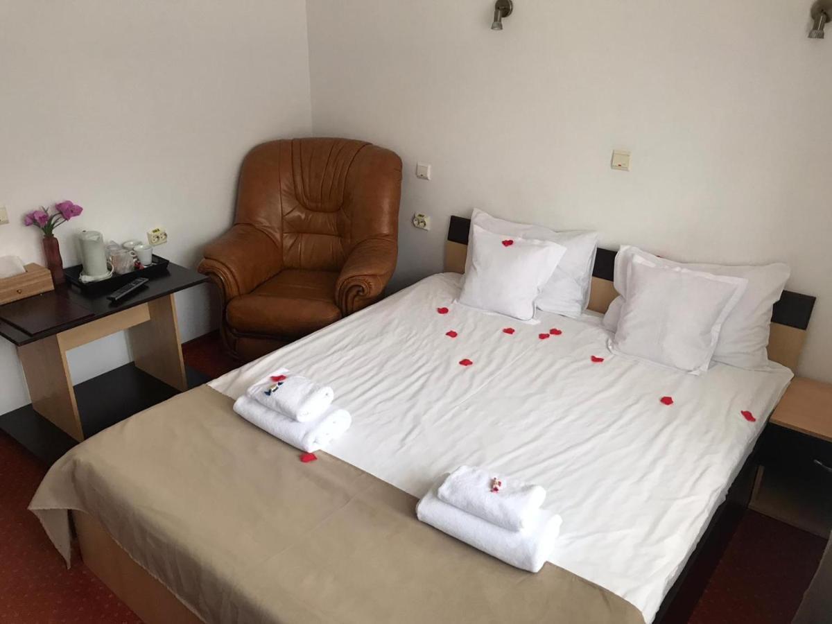 Flora Alpina Hotel Azuga Luaran gambar