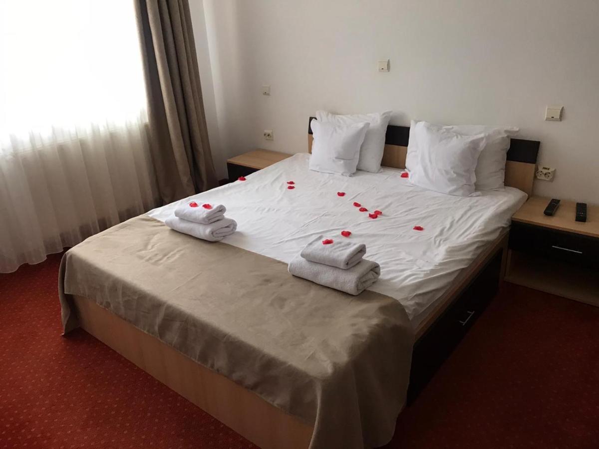 Flora Alpina Hotel Azuga Luaran gambar