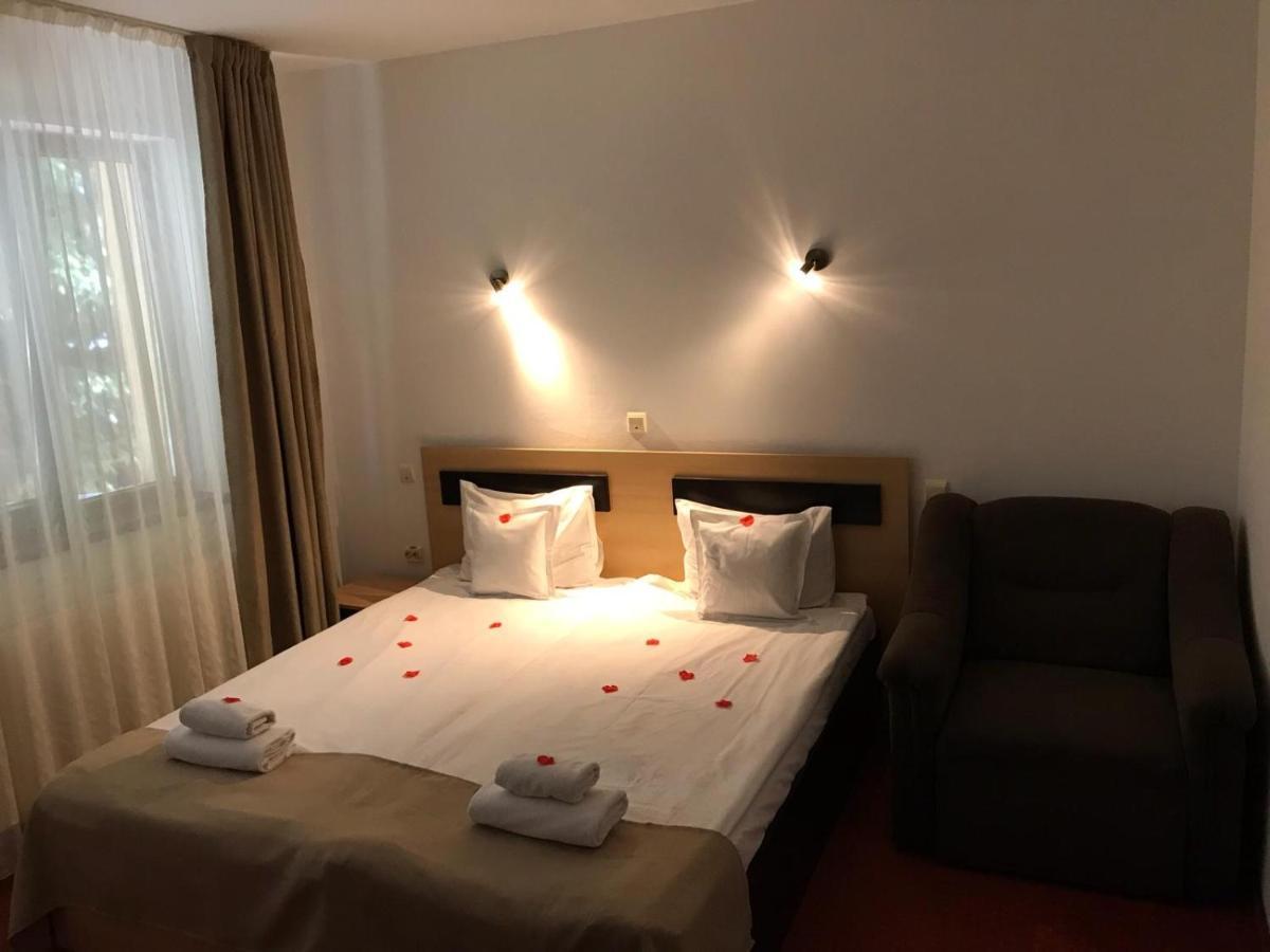 Flora Alpina Hotel Azuga Luaran gambar