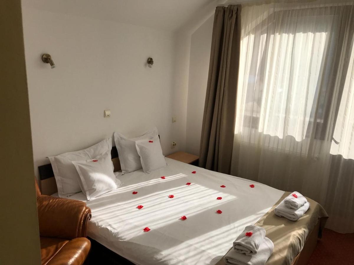 Flora Alpina Hotel Azuga Luaran gambar