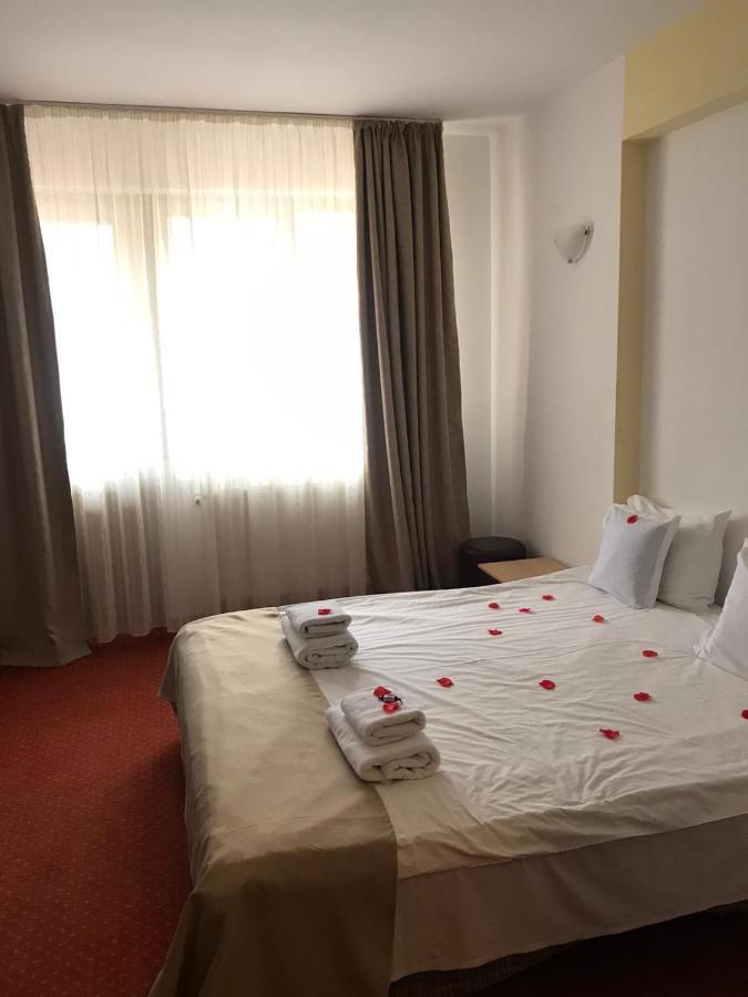 Flora Alpina Hotel Azuga Luaran gambar