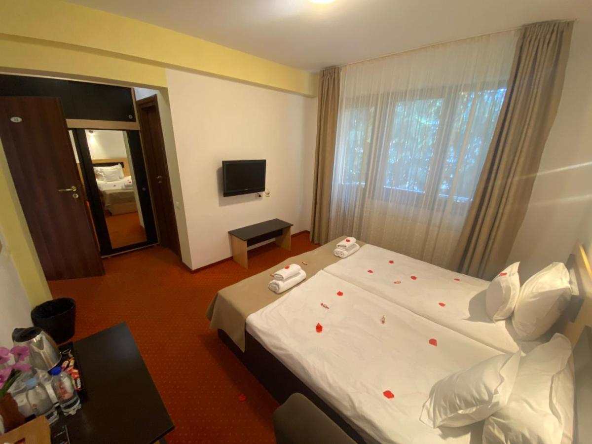 Flora Alpina Hotel Azuga Luaran gambar