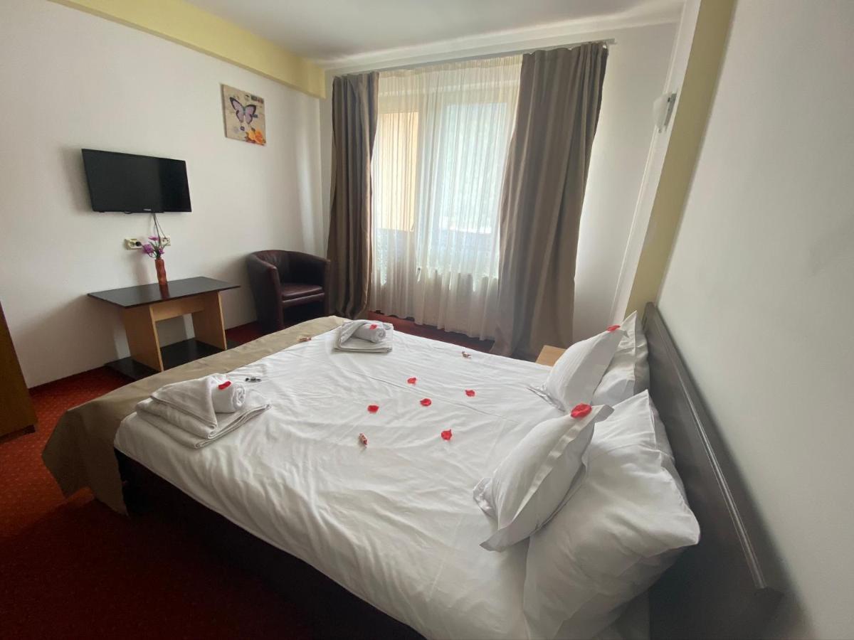 Flora Alpina Hotel Azuga Luaran gambar