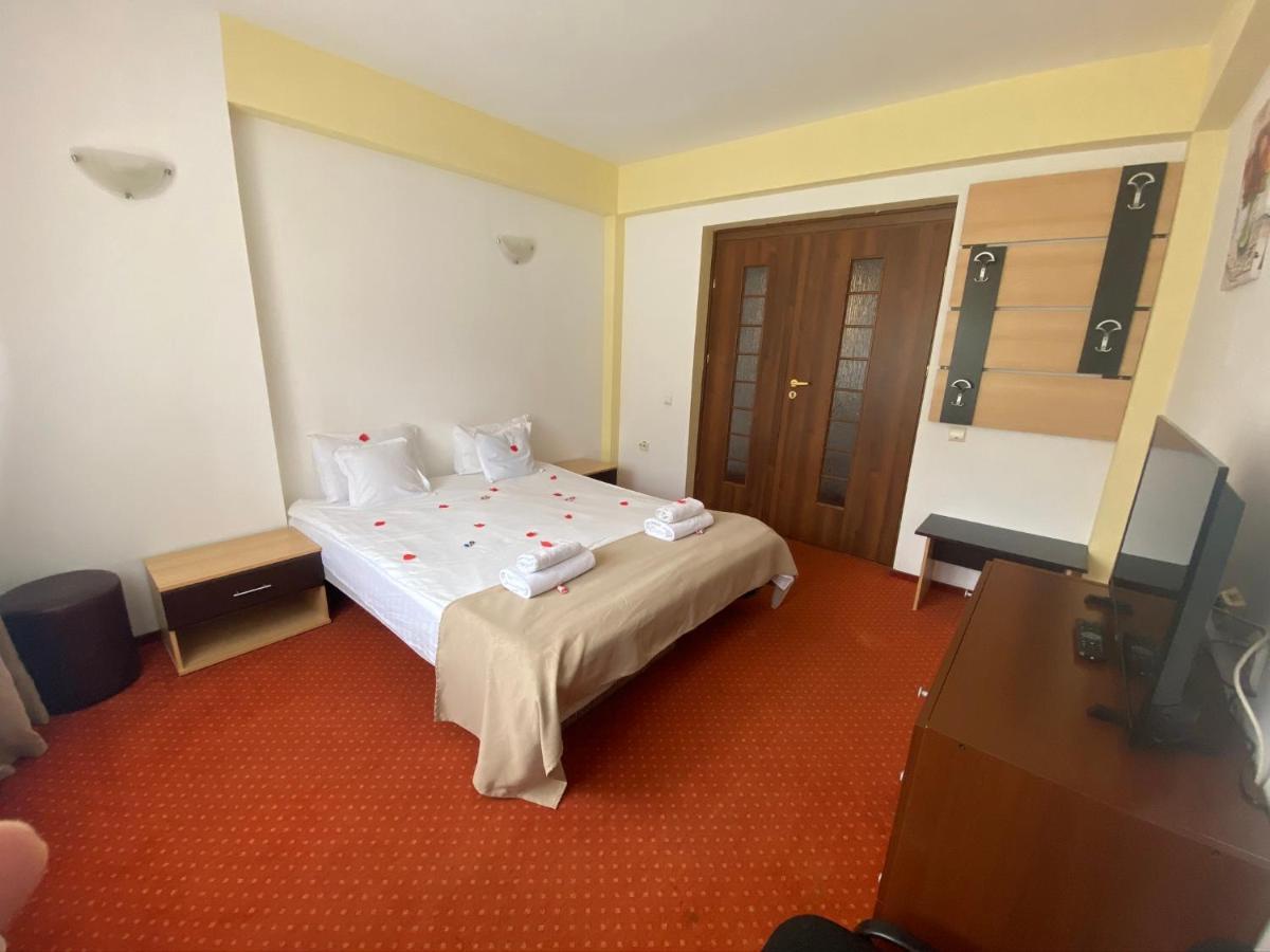 Flora Alpina Hotel Azuga Luaran gambar