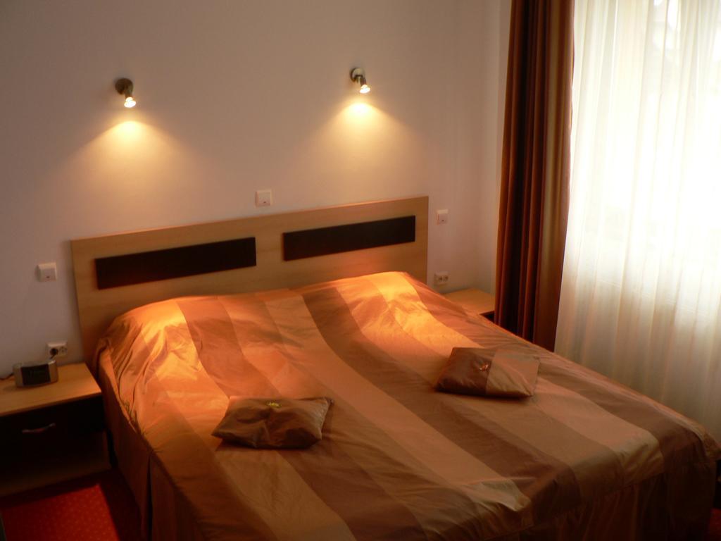 Flora Alpina Hotel Azuga Luaran gambar